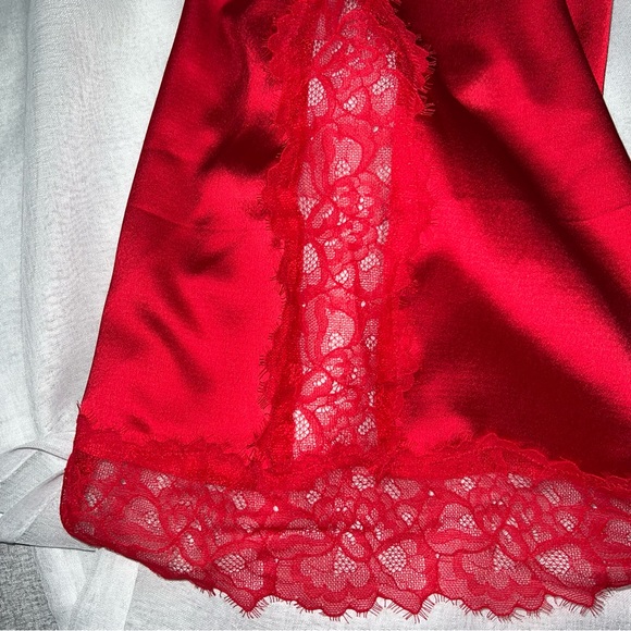 V. S. Robe NWT - Picture 2 of 9